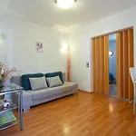 Richard 2319 Apartment *