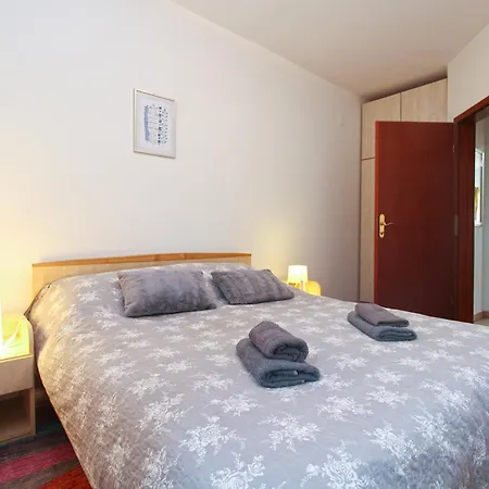 Richard 2319 Apartamento Pjescana Uvala