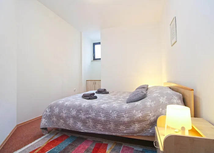 Richard 2319 Apartament Pjescana Uvala