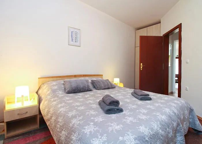 Richard 2319 Apartament Pjescana Uvala