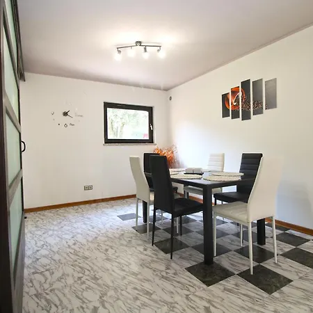 Richard 2319 Apartment *