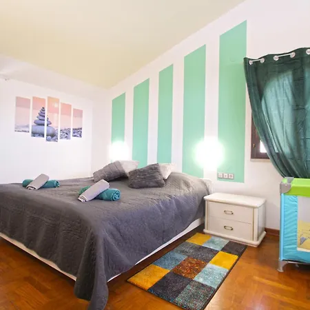 Richard 2319 Apartment