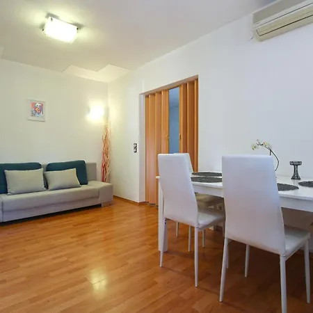 Richard 2319 Apartment Pjescana Uvala